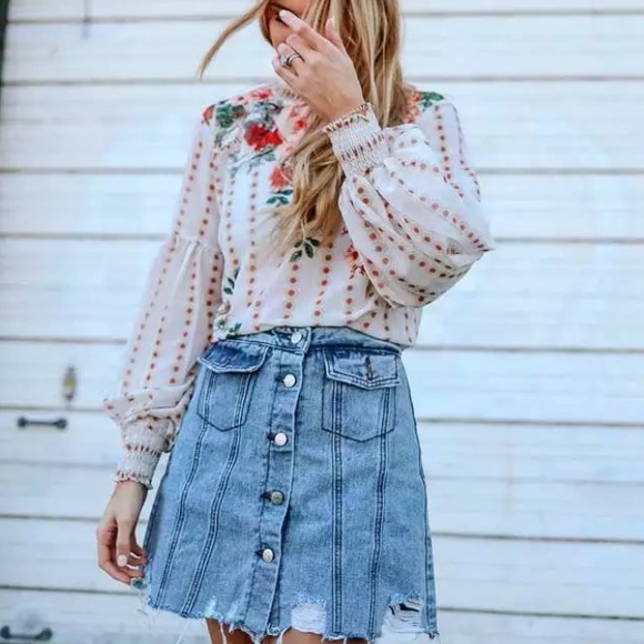 “Talia”Floral blouse - Picture 3 of 16